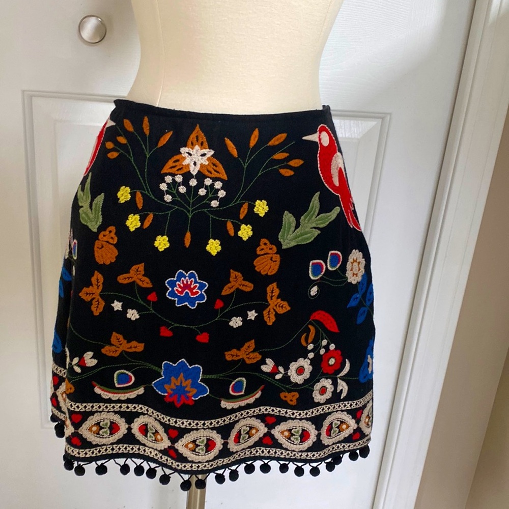 Umgee embroidered skirt size Large